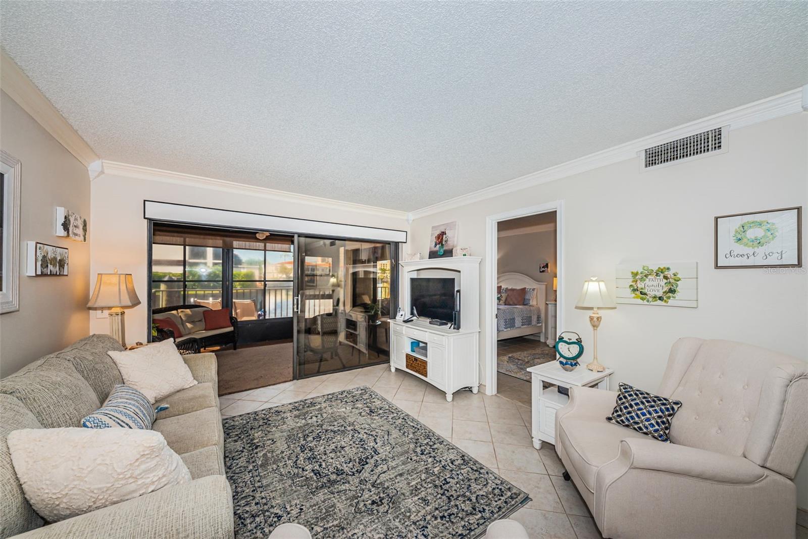 U8238569 Property Photo 3