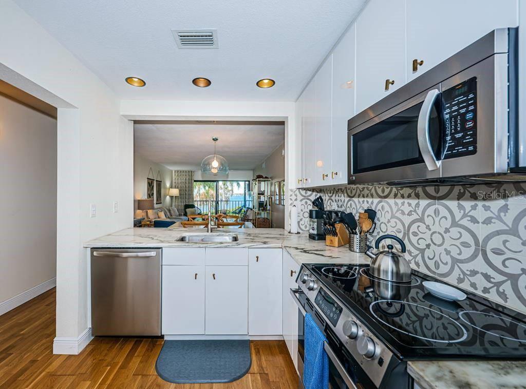 6295 Bahia Del Mar Cir #216 Property Photo 4