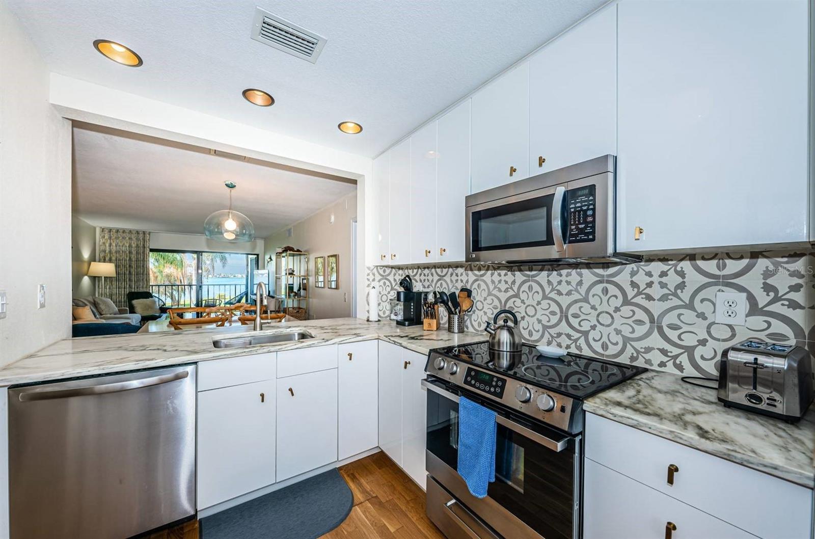 6295 Bahia Del Mar Cir #216 Property Photo 5