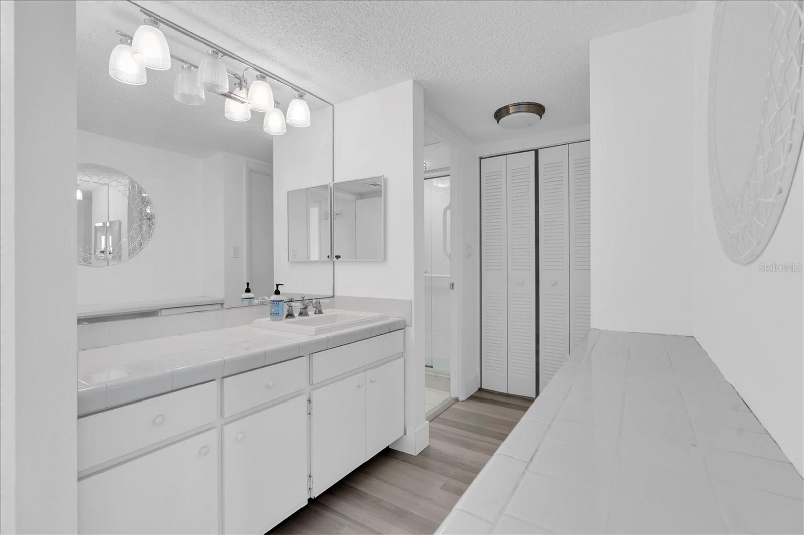 1 Key Capri #701e Property Photo 32