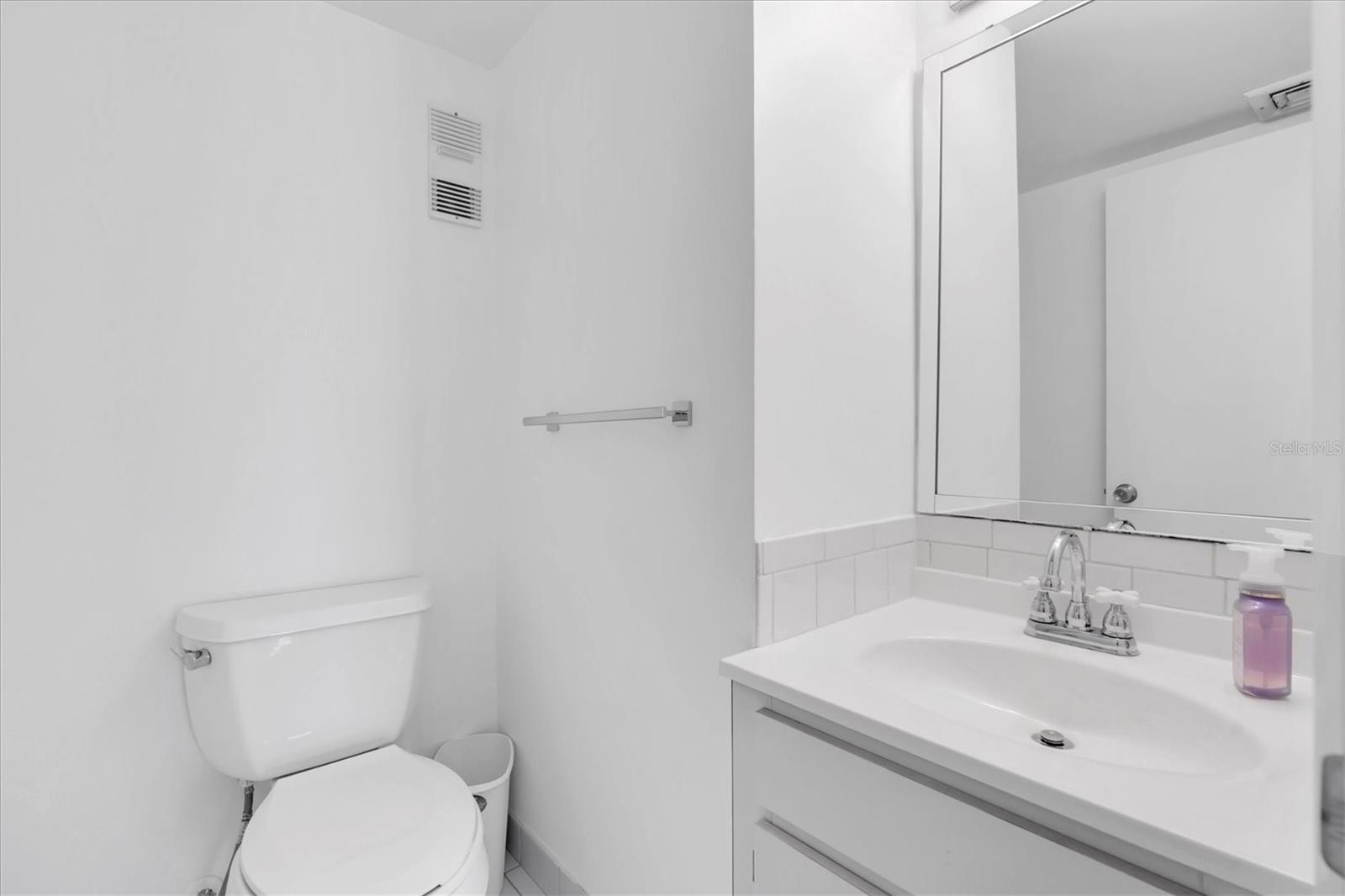 1 Key Capri #701e Property Photo 34