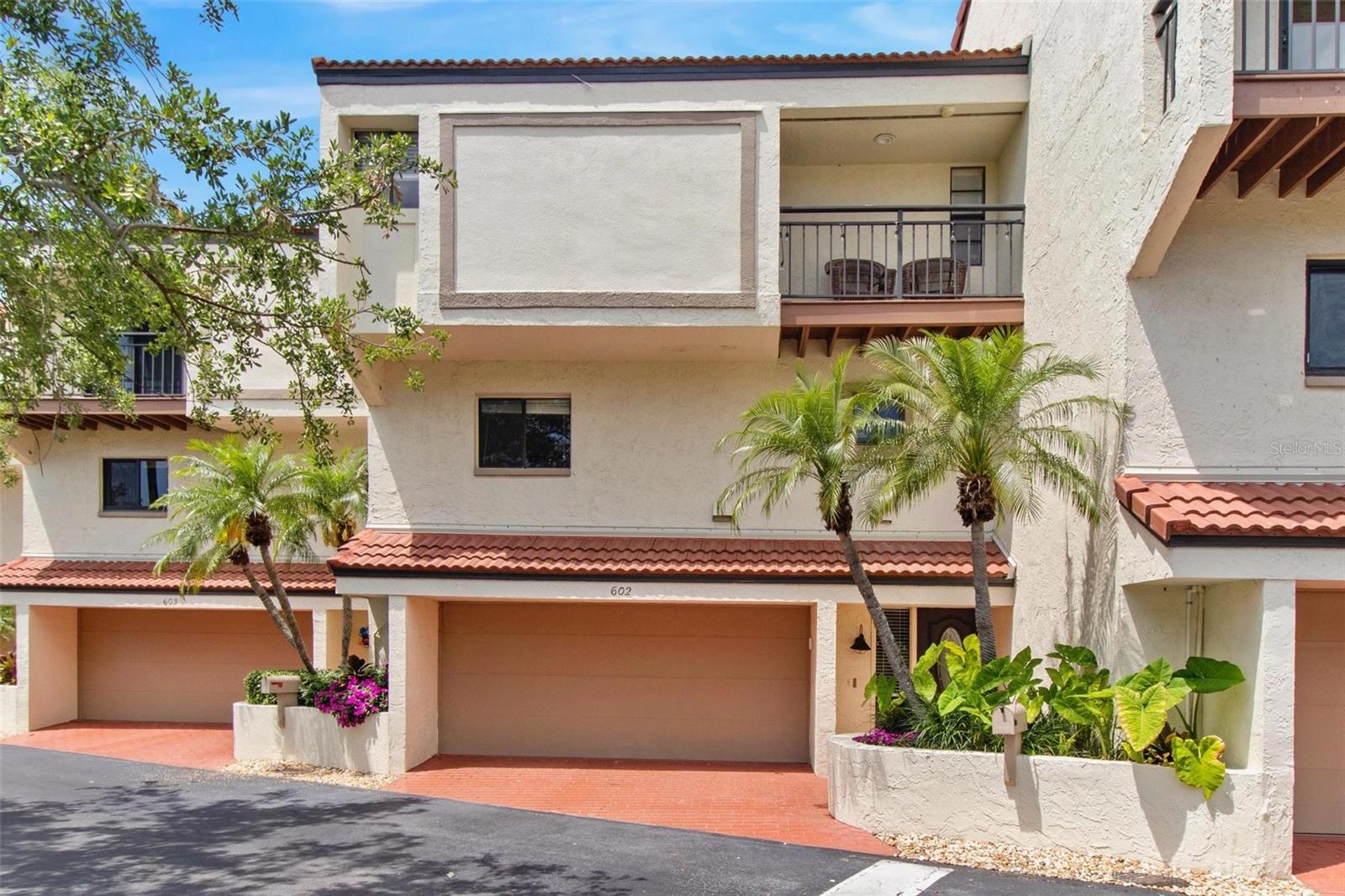 240 WINDWARD PSGE #602 Property Photo 1