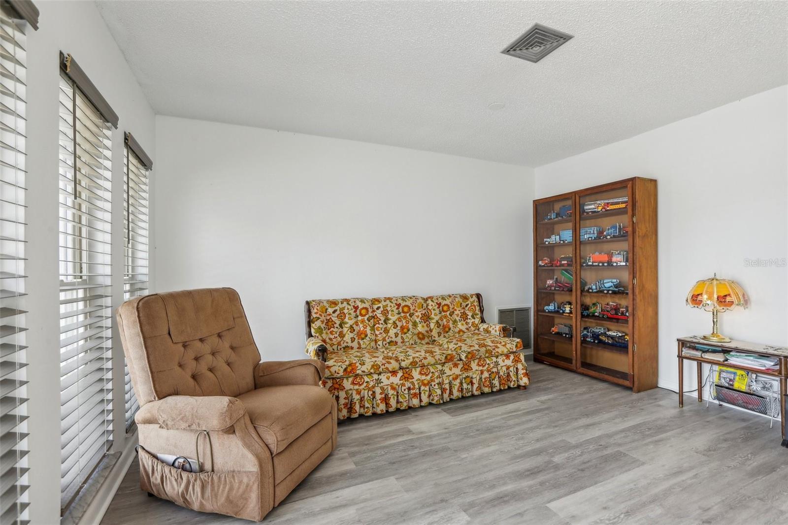 5396 Acacia Trl N Property Photo 5