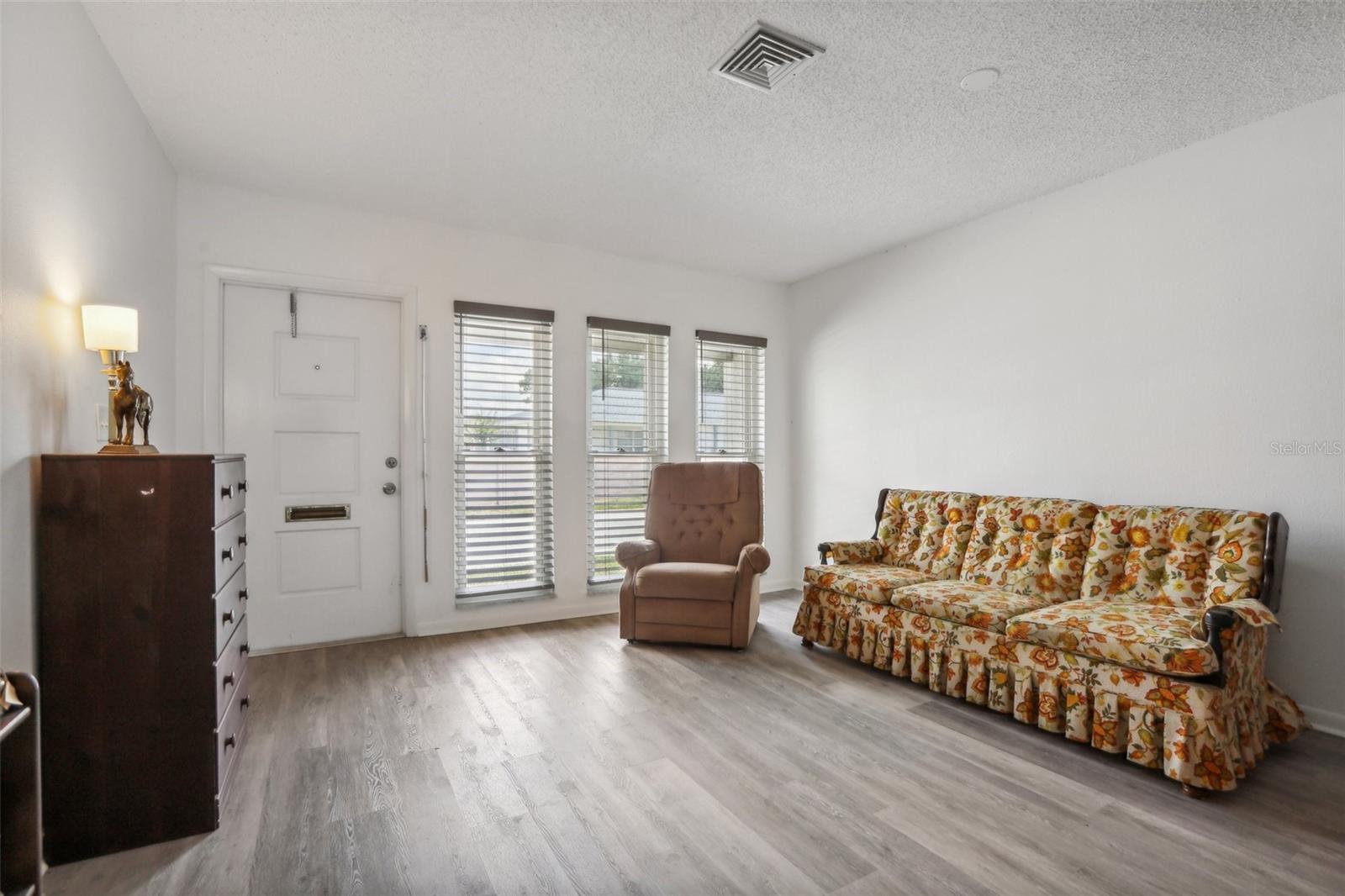 5396 Acacia Trl N Property Photo 6