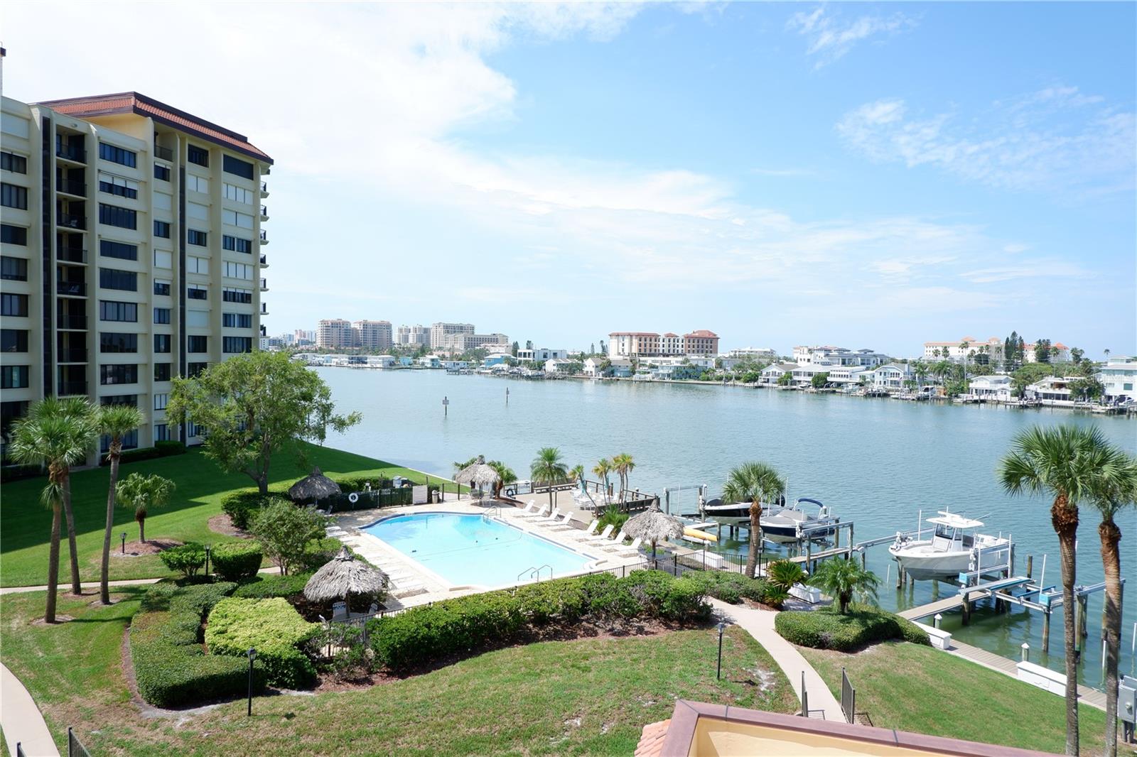 736 Island Way #404 Property Photo 4