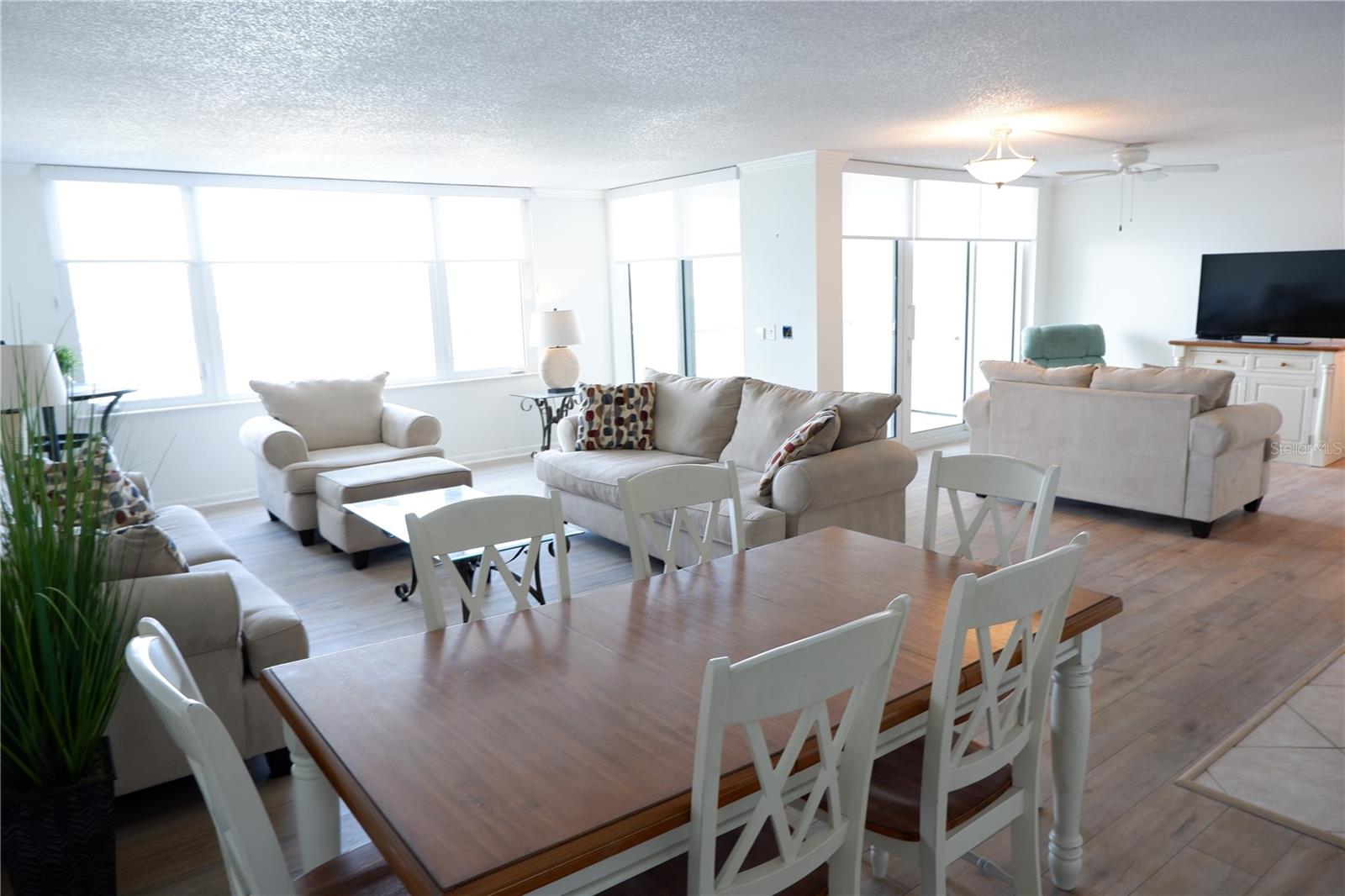 736 Island Way #404 Property Photo 6