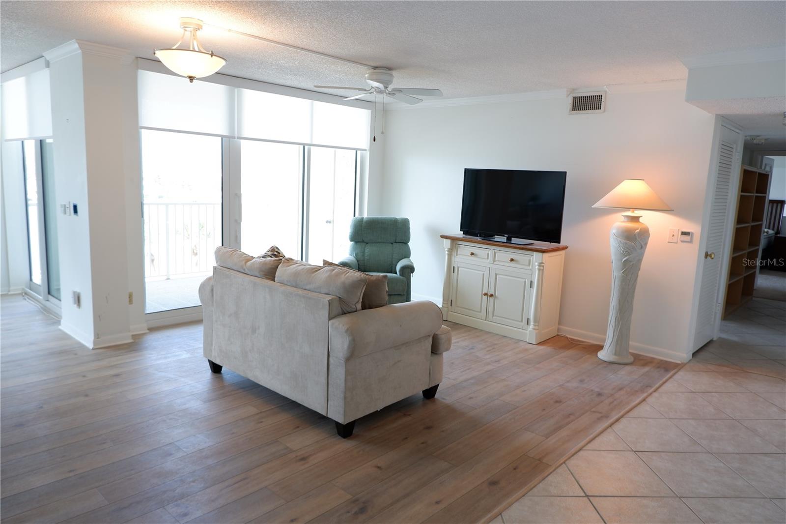 736 Island Way #404 Property Photo 7