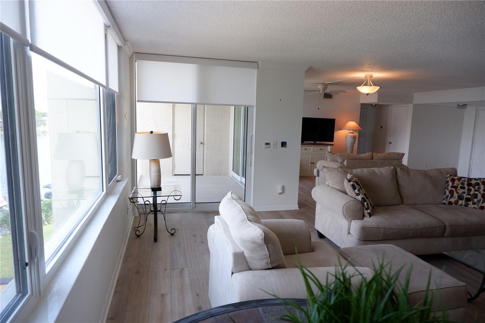 736 Island Way #404 Property Photo 8