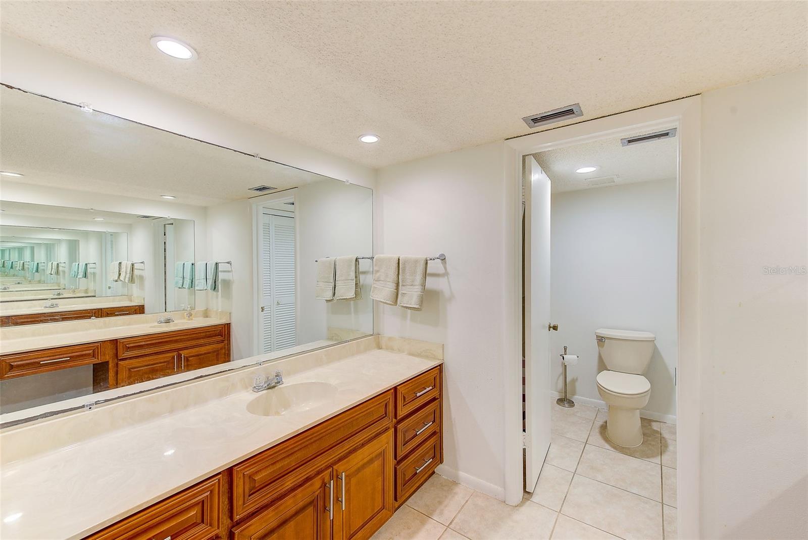 736 Island Way #404 Property Photo 20