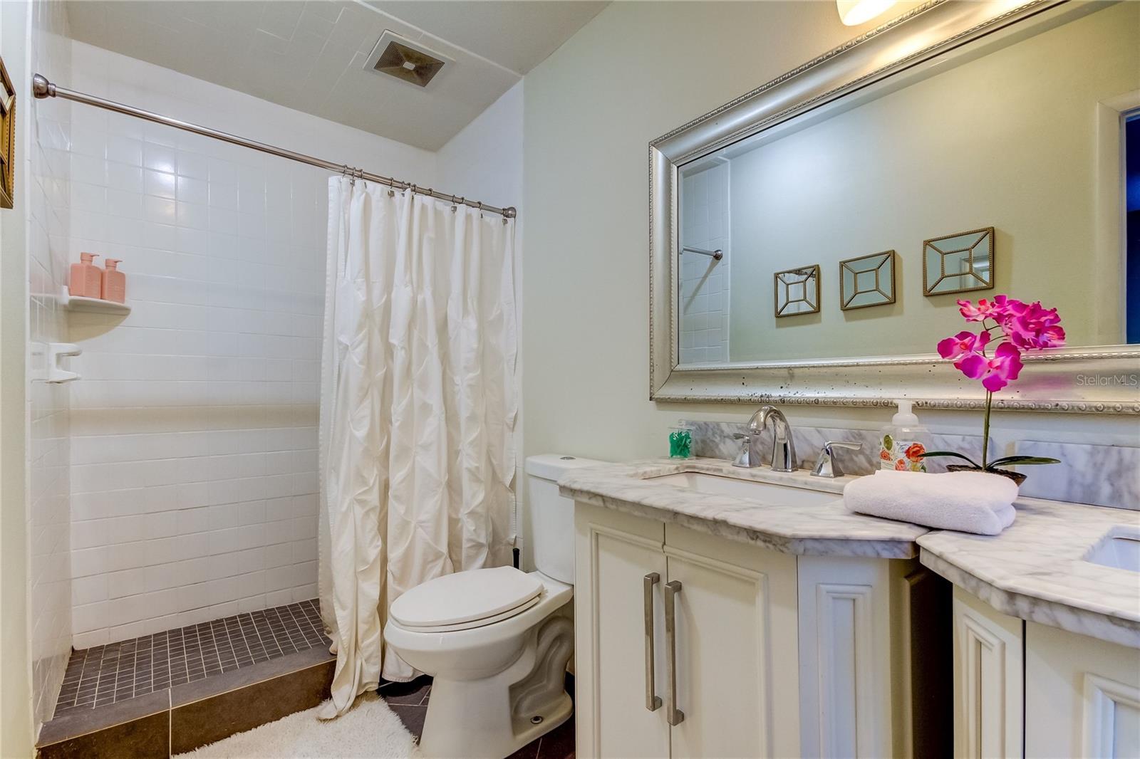 6854 Circlecreek Dr Property Photo 11