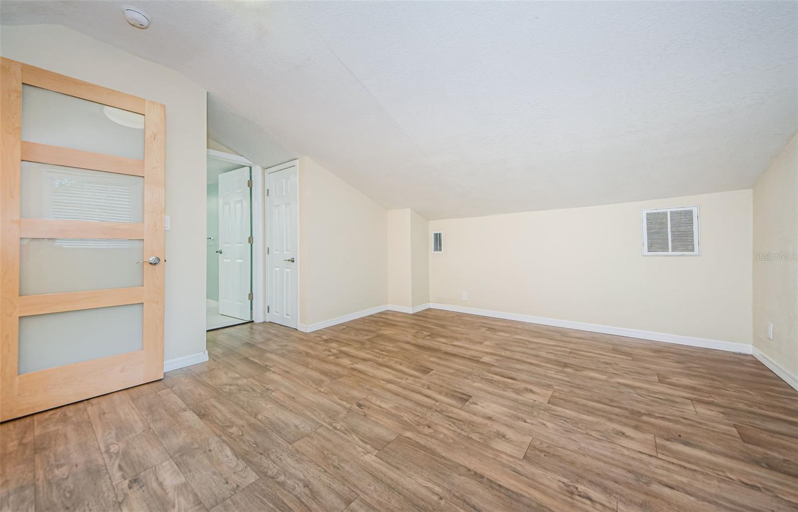 49 W Boyer St Property Photo 2