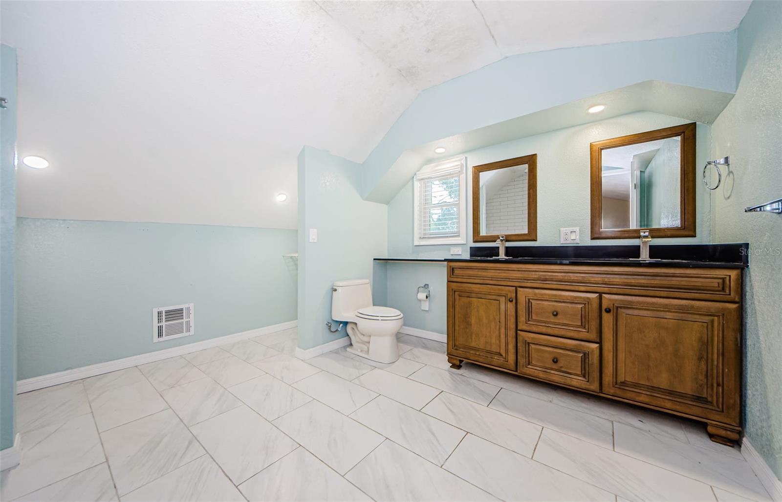 49 W Boyer St Property Photo 3