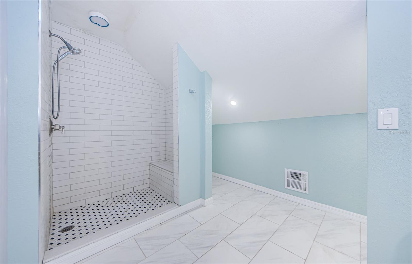 49 W Boyer St Property Photo 4
