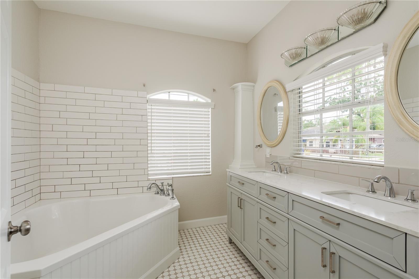 49 W Boyer St Property Photo 11