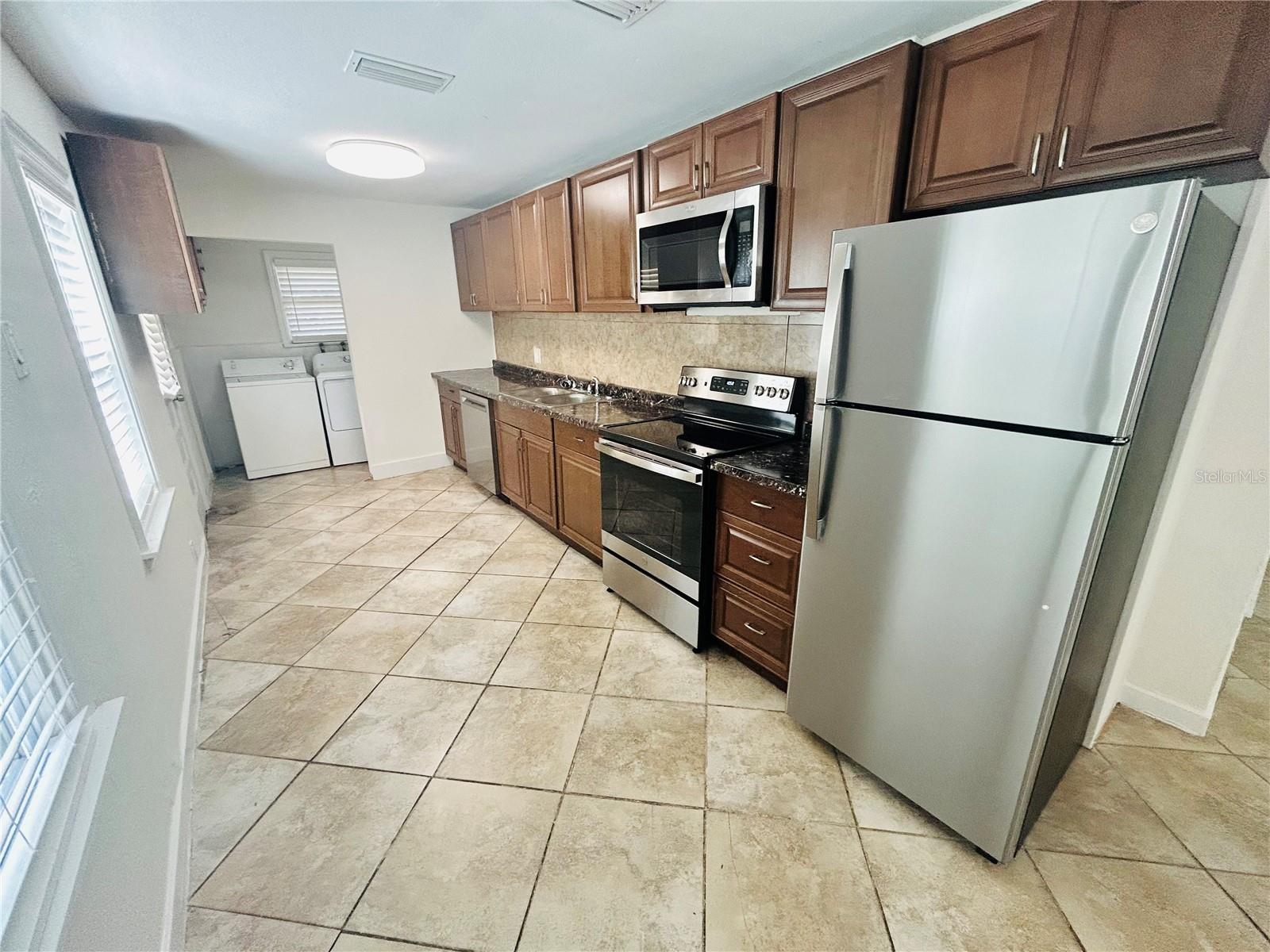 2811 Valencia Way S Property Photo 14