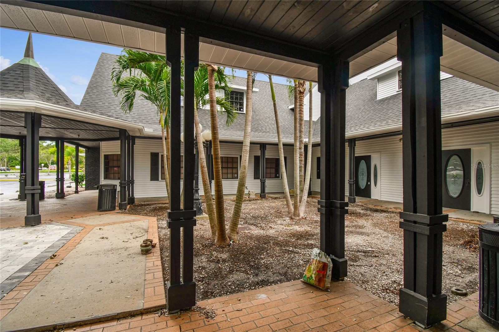 300 E Bay Dr Property Photo 19