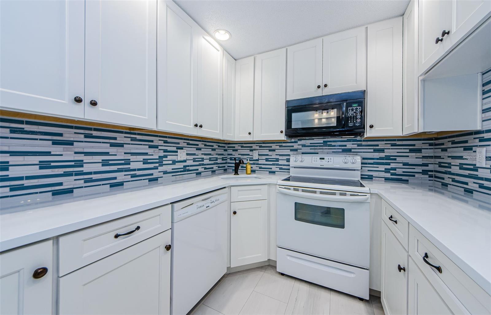 1170 Pine Ridge Cir W #c2 Property Photo 20