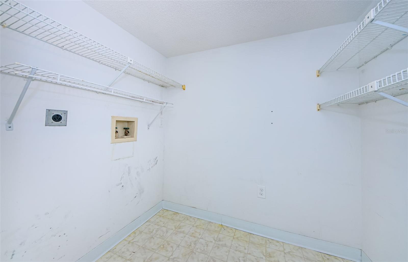 1170 Pine Ridge Cir W #c2 Property Photo 26