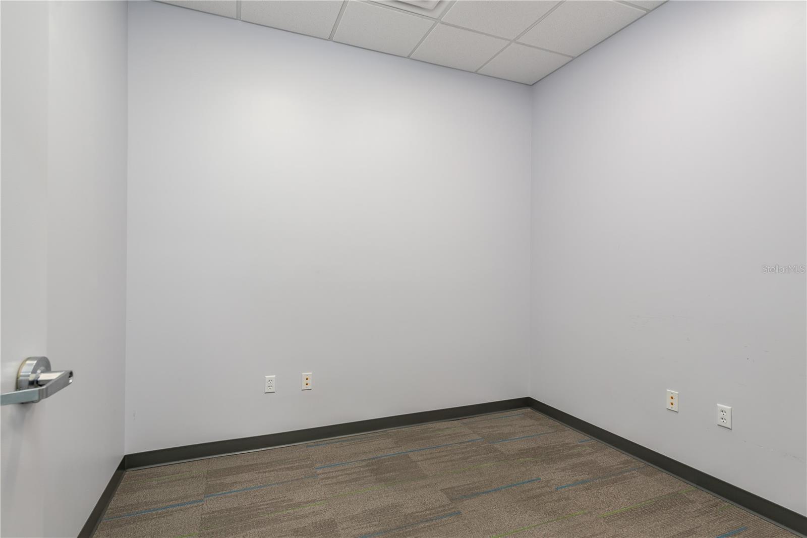 4690 Exploration Ave #4700 Property Photo 22