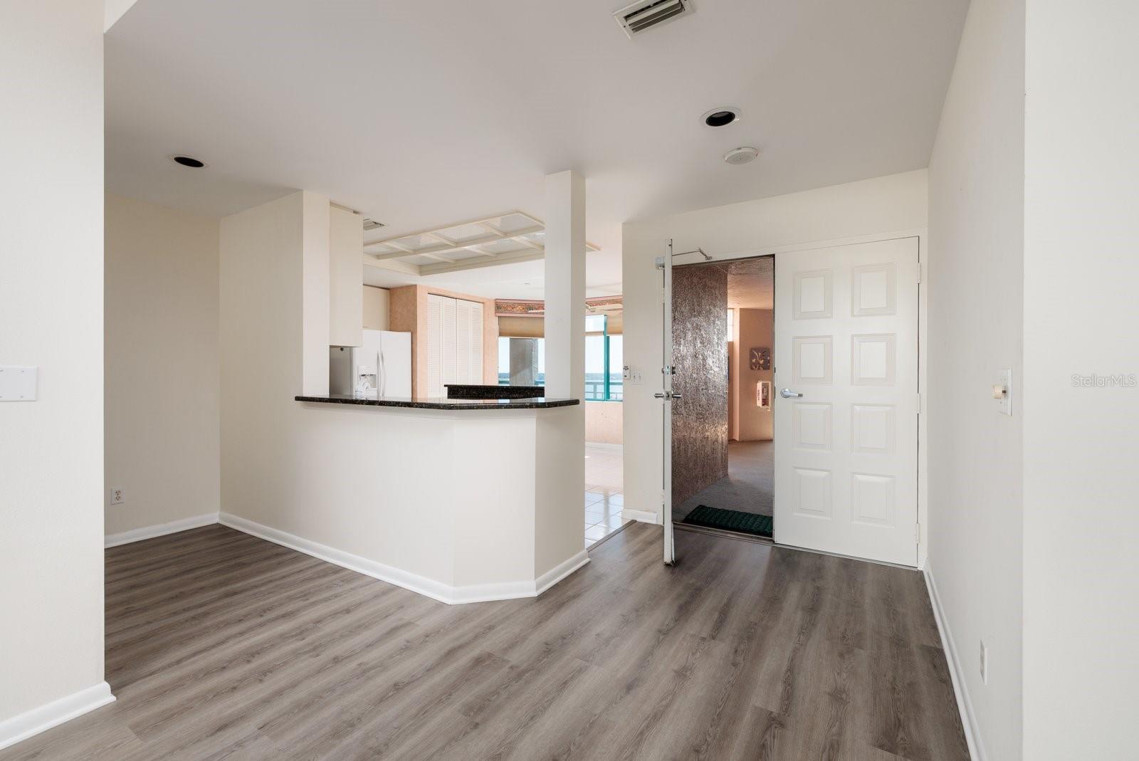 1560 Gulf Blvd #1004 Property Photo 7