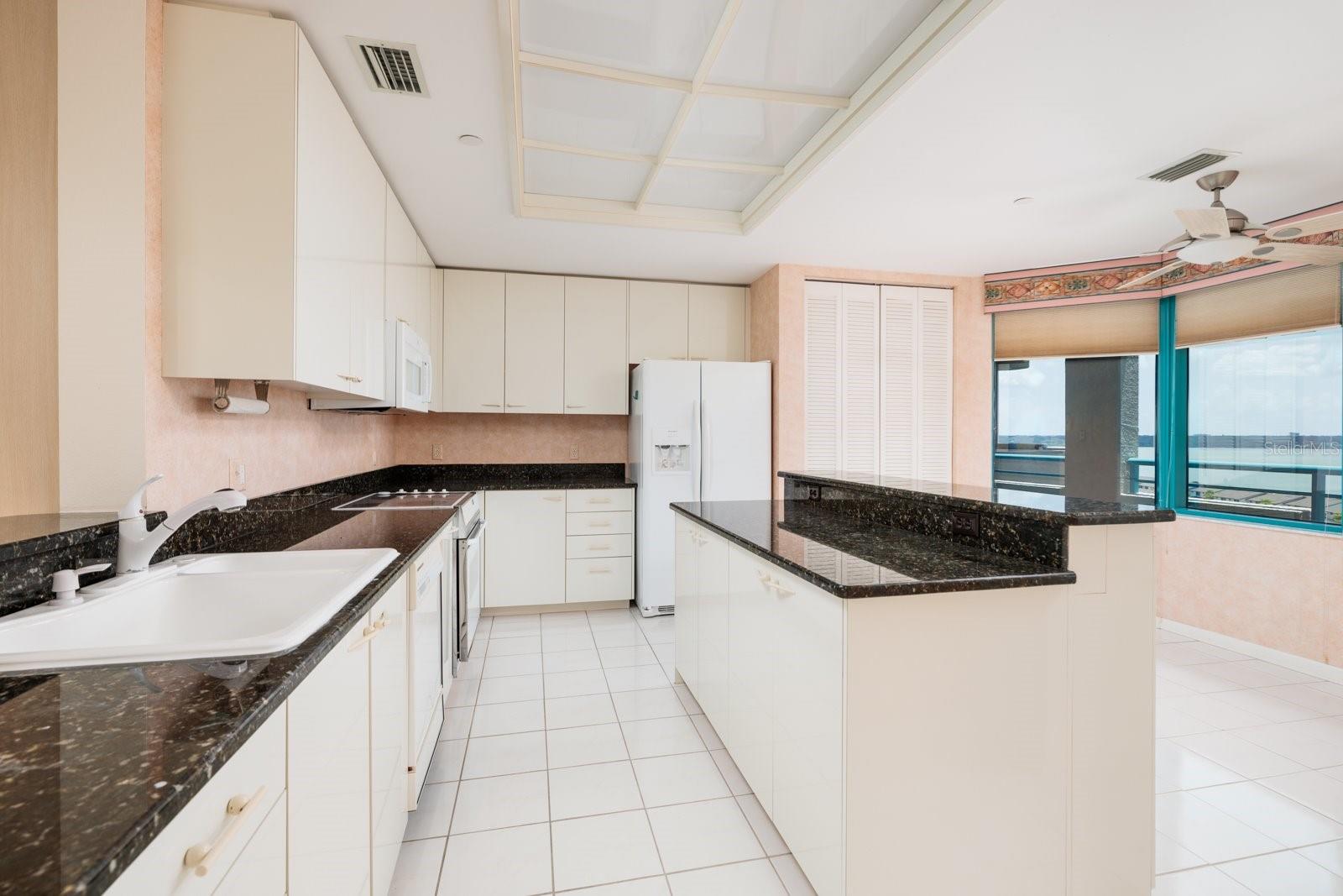 1560 Gulf Blvd #1004 Property Photo 8