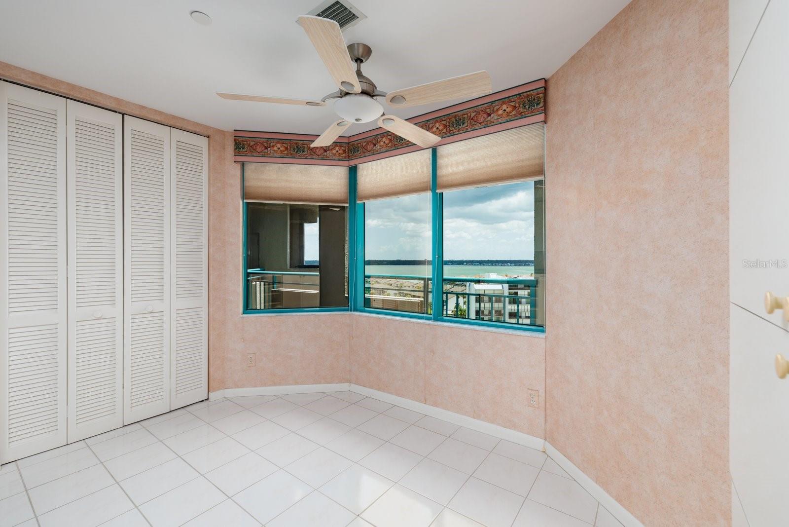 1560 Gulf Blvd #1004 Property Photo 9