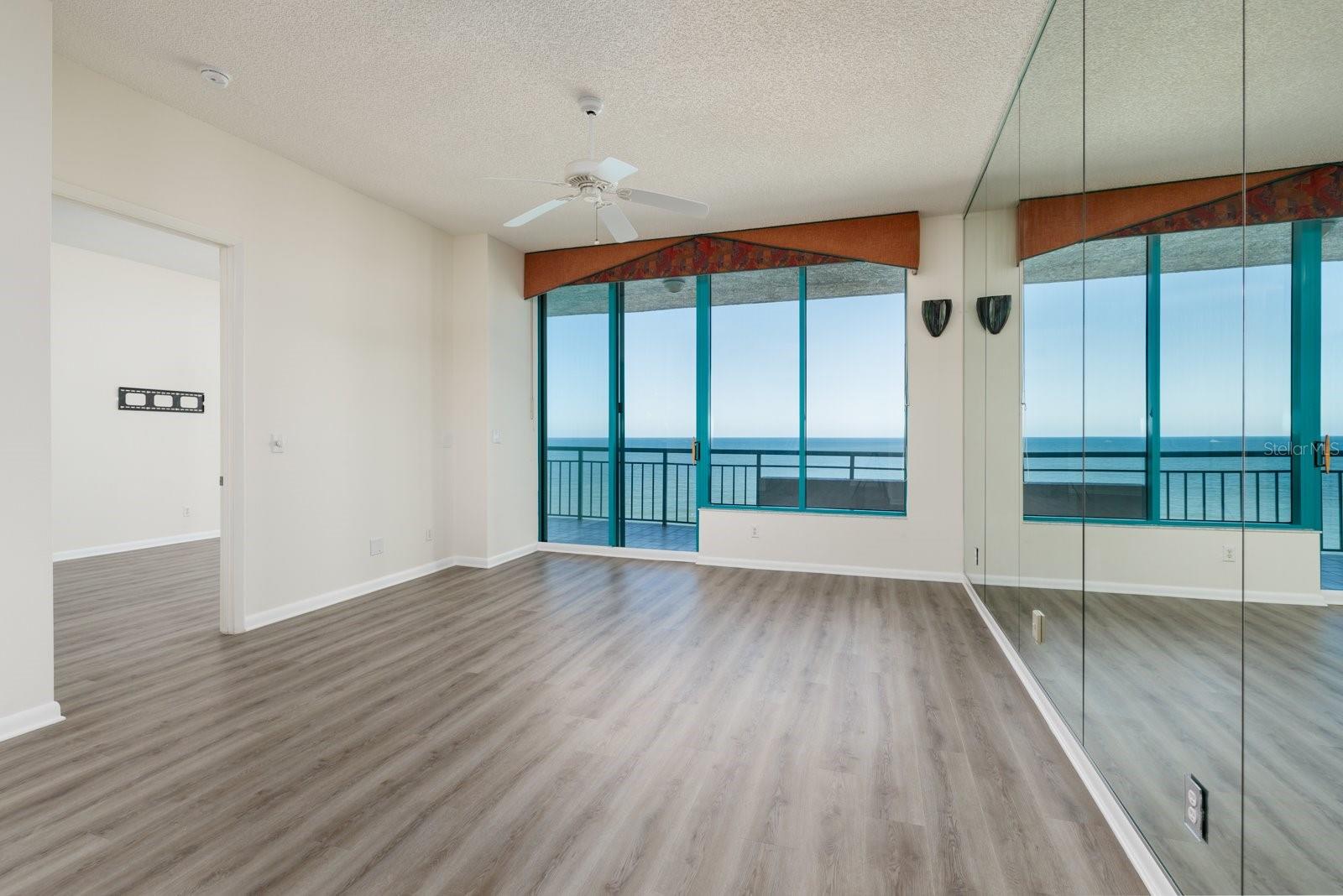 1560 Gulf Blvd #1004 Property Photo 13