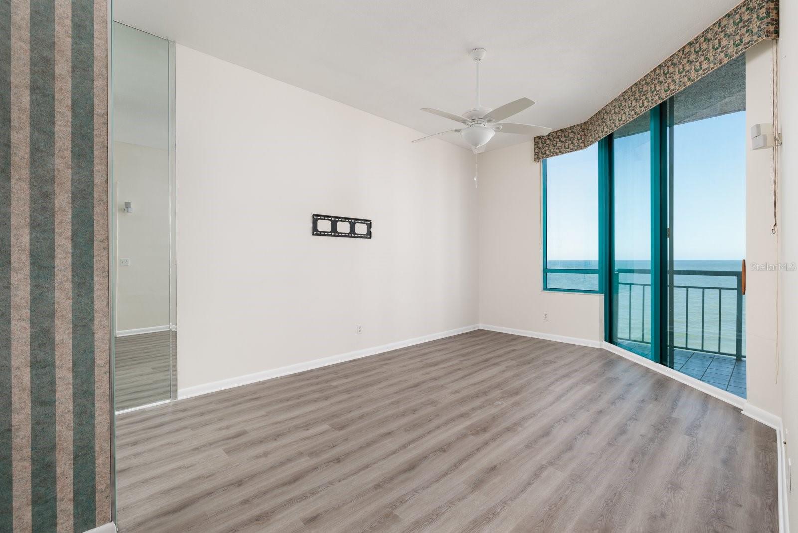 1560 Gulf Blvd #1004 Property Photo 20