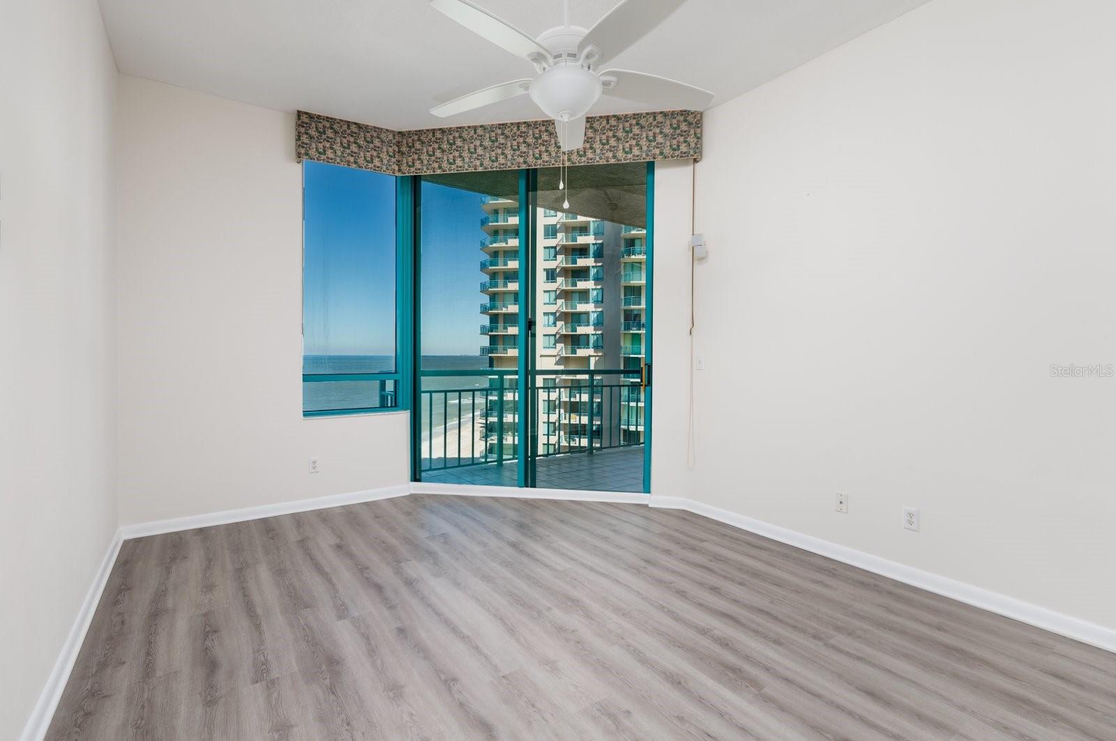 1560 Gulf Blvd #1004 Property Photo 21