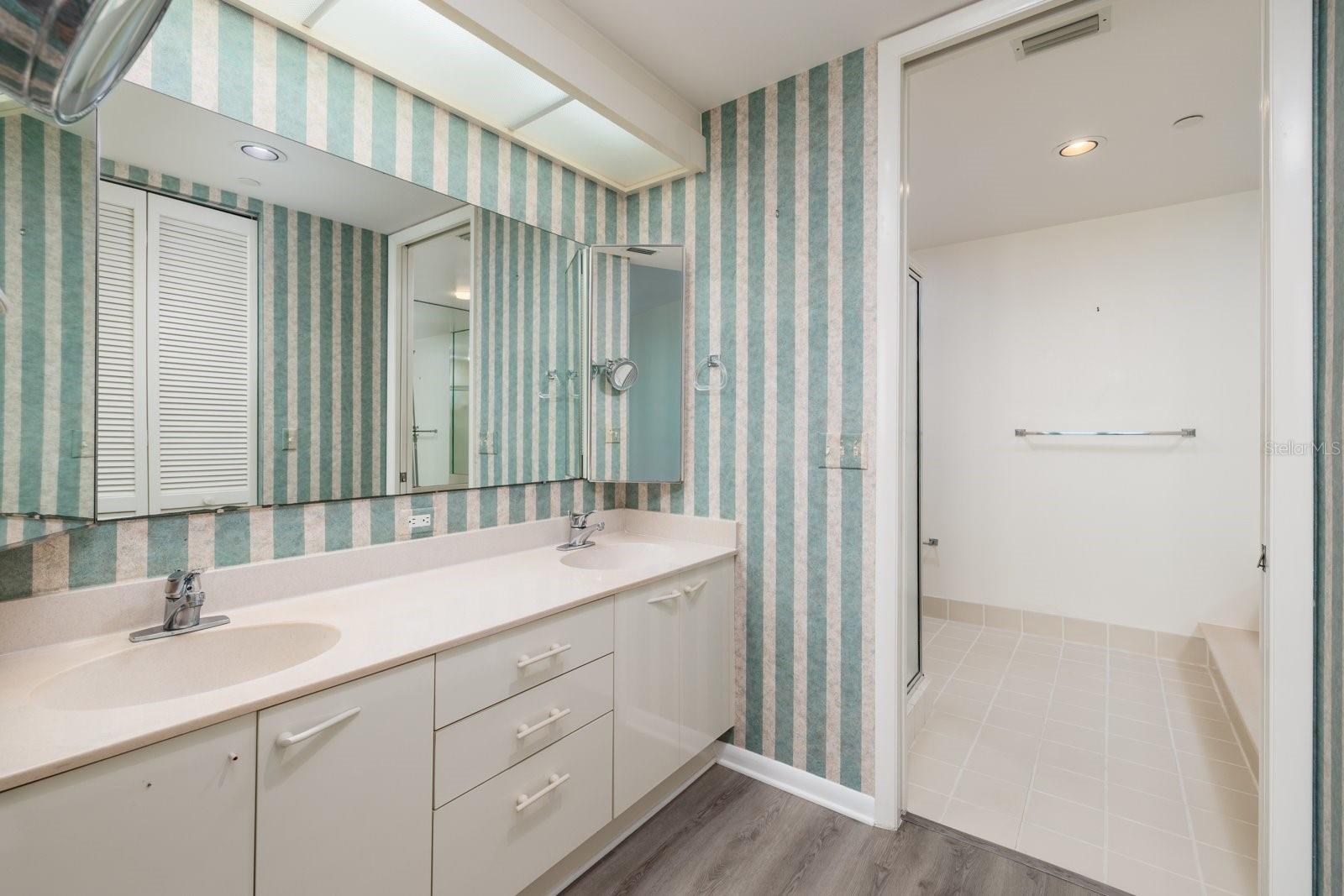1560 Gulf Blvd #1004 Property Photo 23