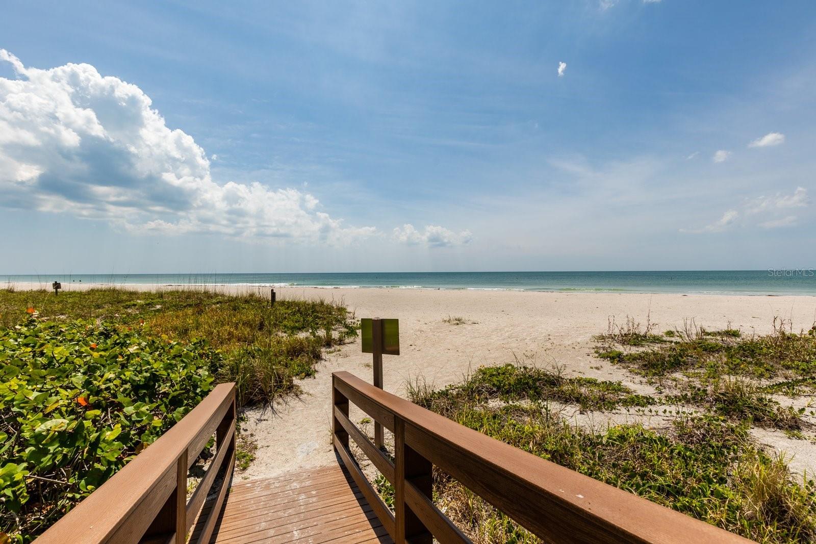 1560 Gulf Blvd #1004 Property Photo 60