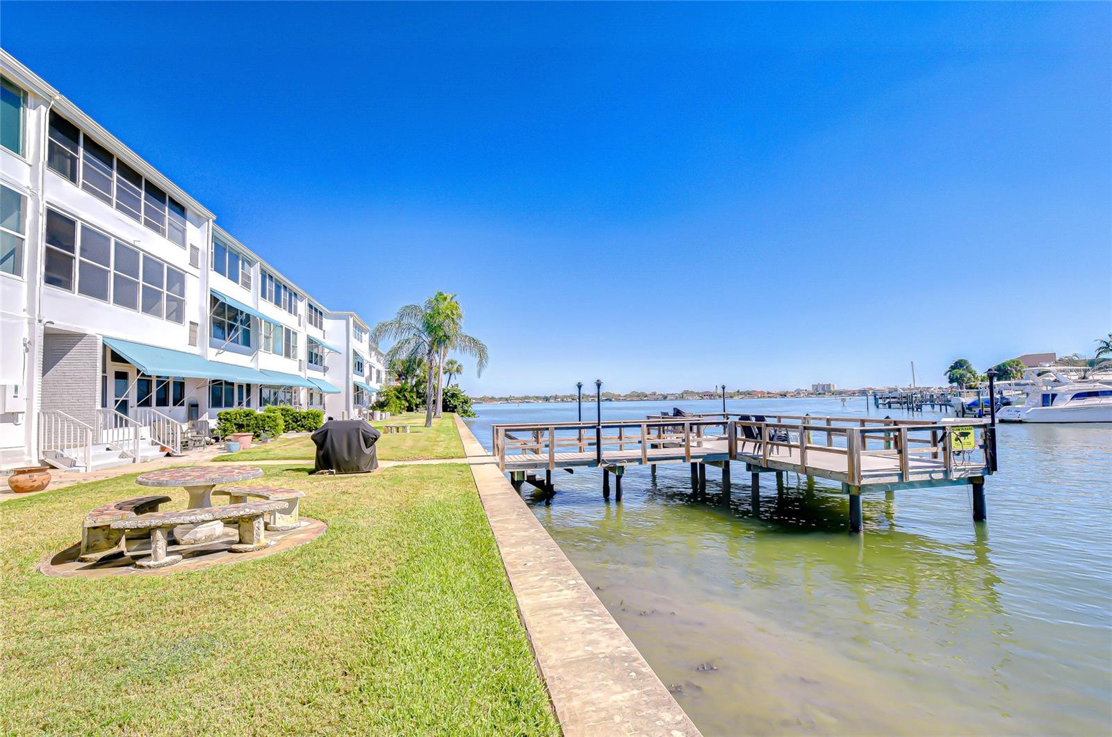 1893 Shore Dr S #206 Property Photo 33