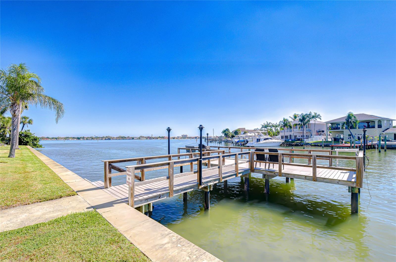 1893 Shore Dr S #206 Property Photo 34