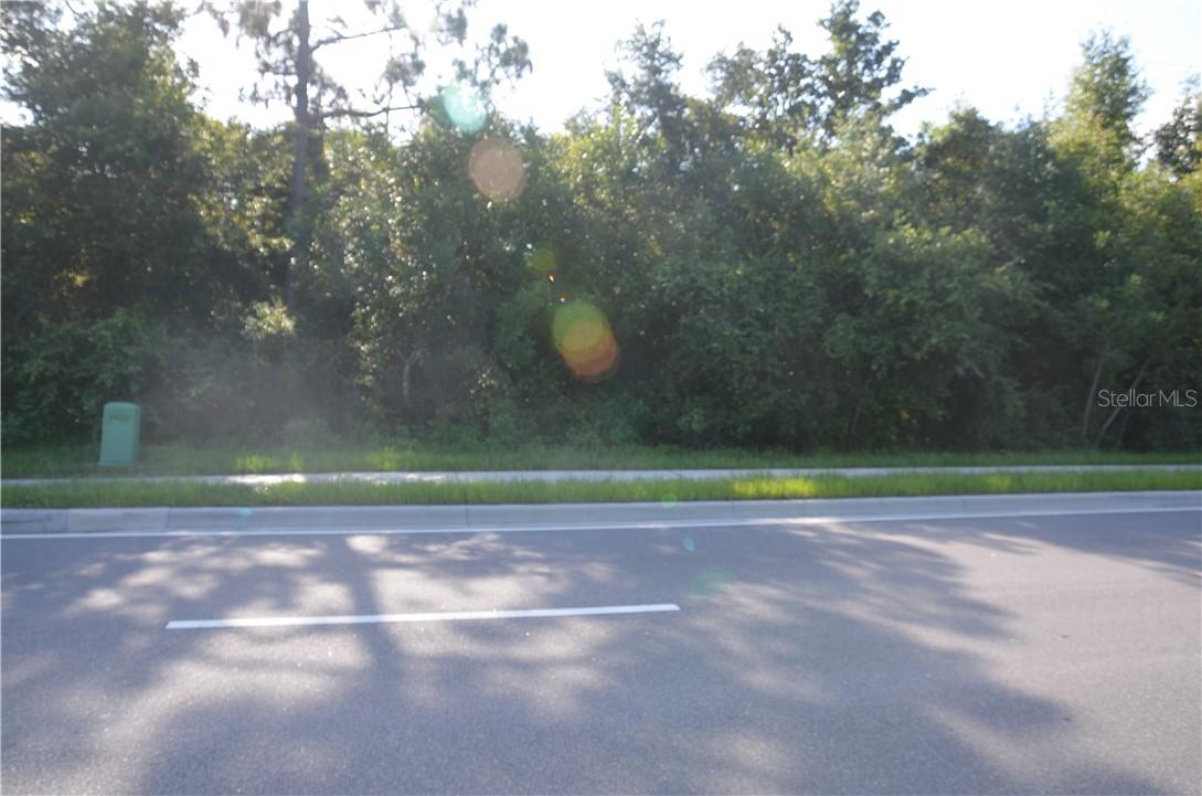 Howland Blvd Property Photo 1