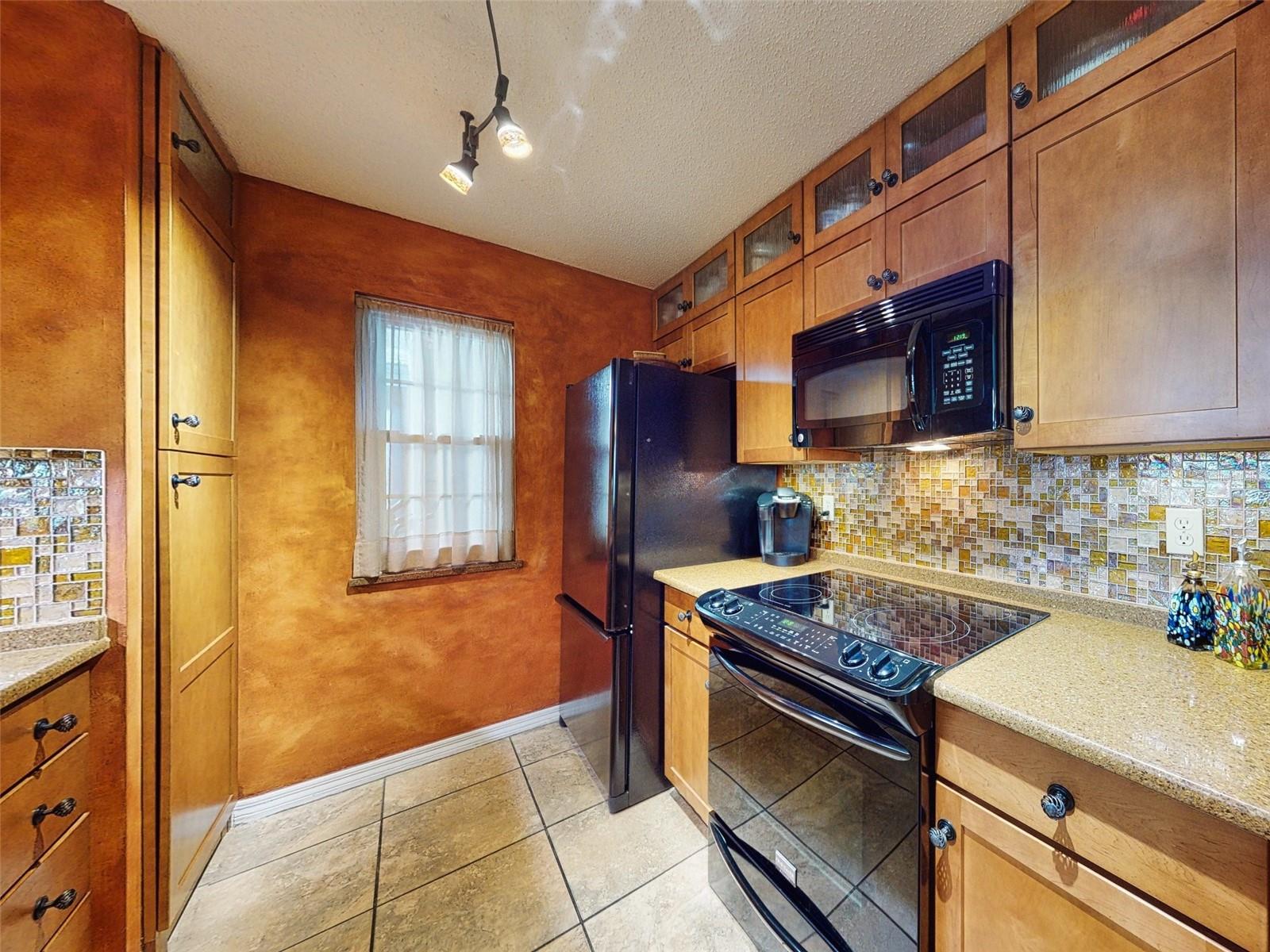 867 Windover Court Property Photo 7