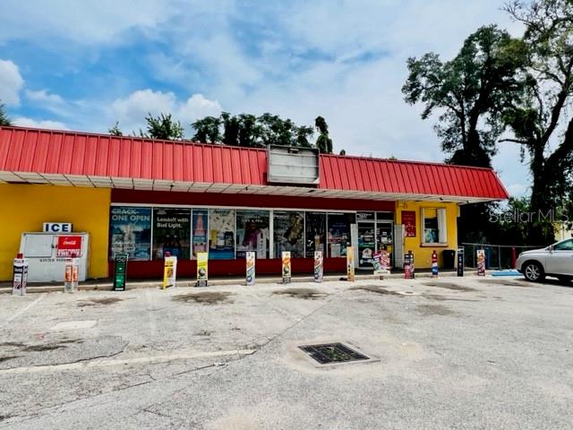 223 E Voorhis Ave Property Photo 1