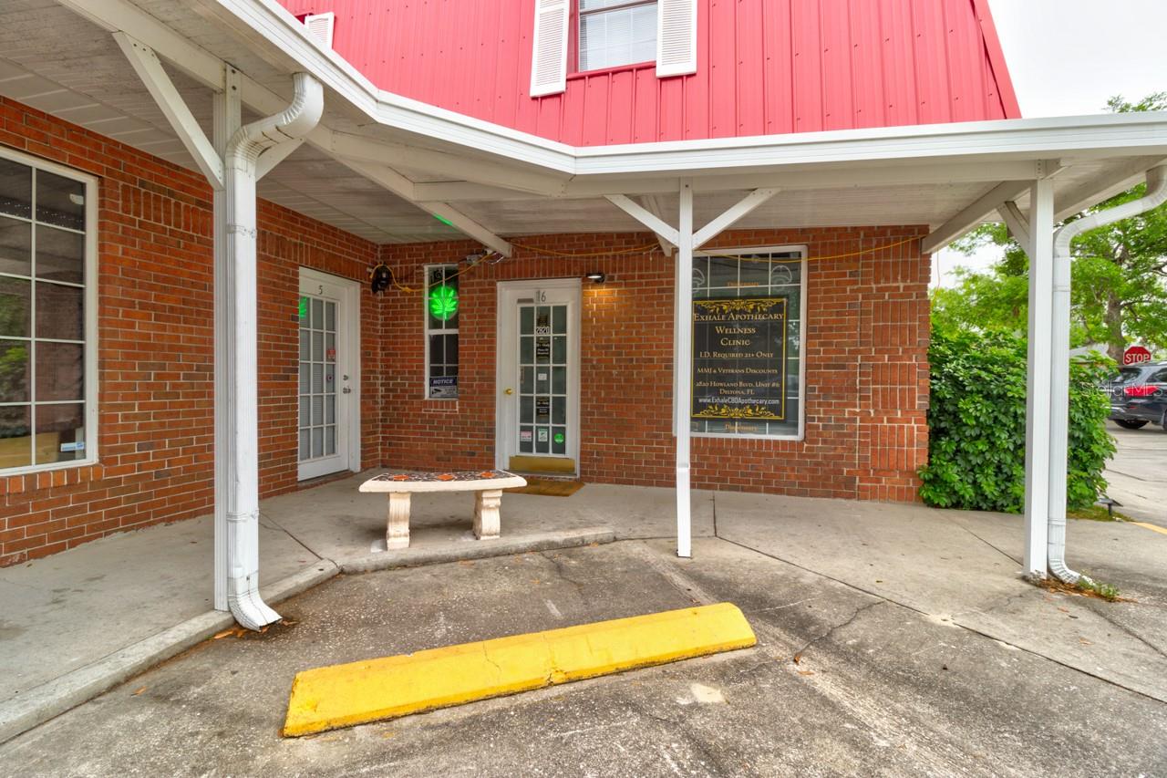 2820 Howland Blvd Property Photo 3