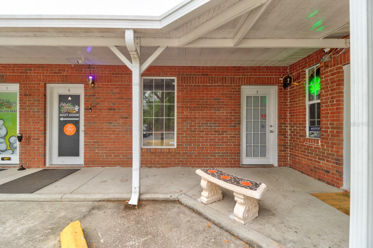 2820 Howland Blvd Property Photo 4
