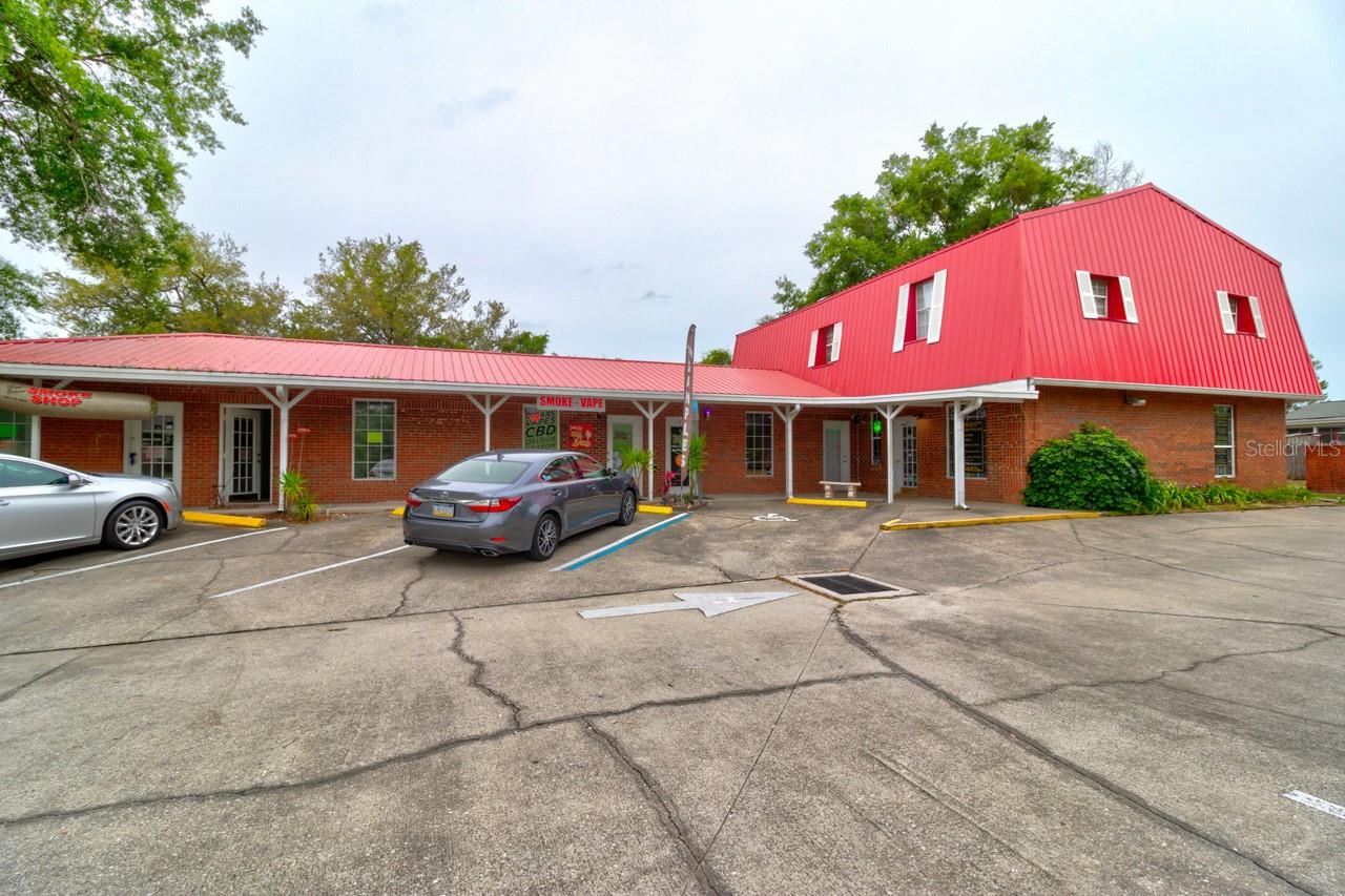 2820 Howland Blvd Property Photo 6