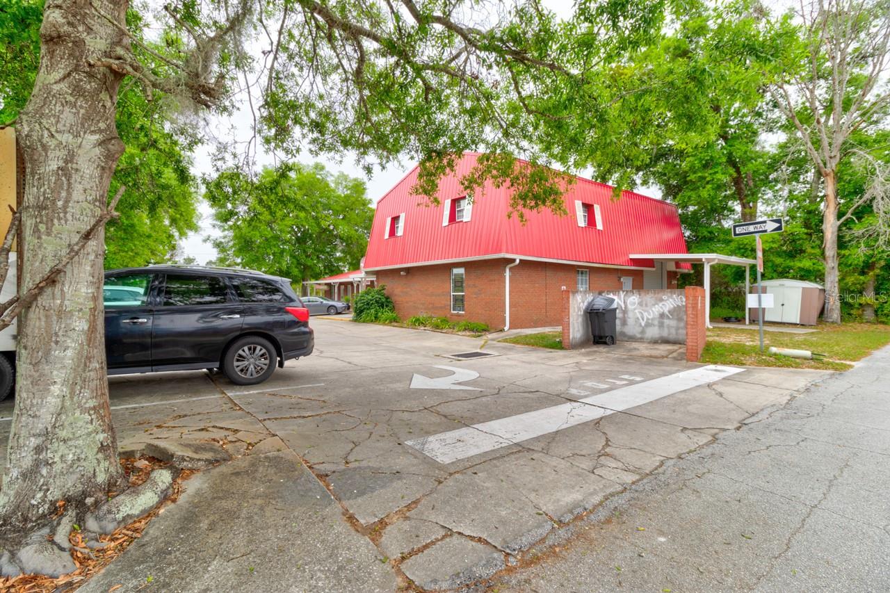 2820 Howland Blvd Property Photo 8