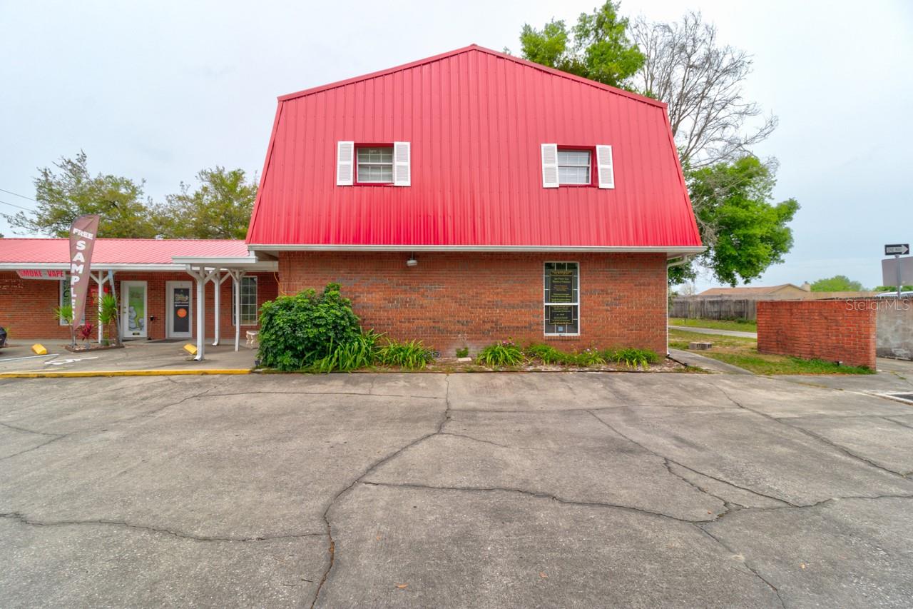 2820 Howland Blvd Property Photo 9