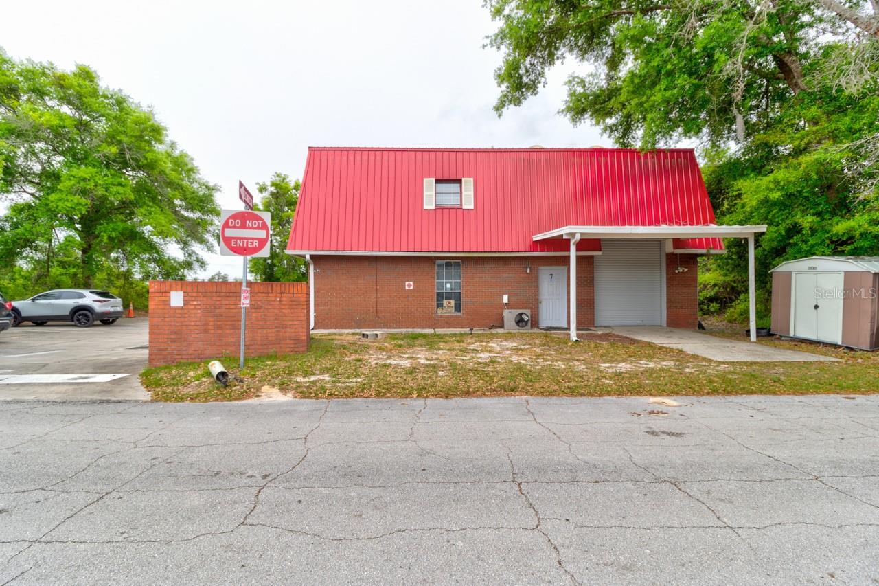 2820 Howland Blvd Property Photo 11