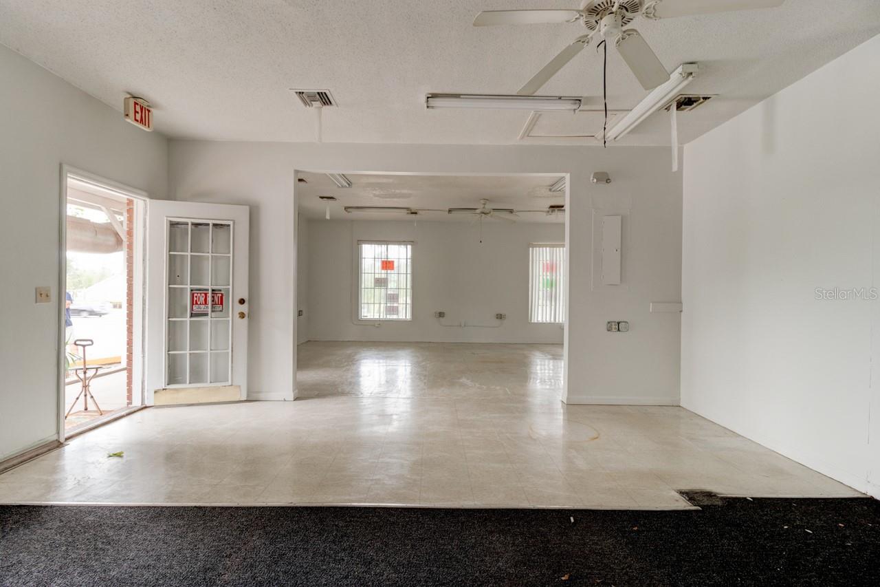 2820 Howland Blvd Property Photo 16