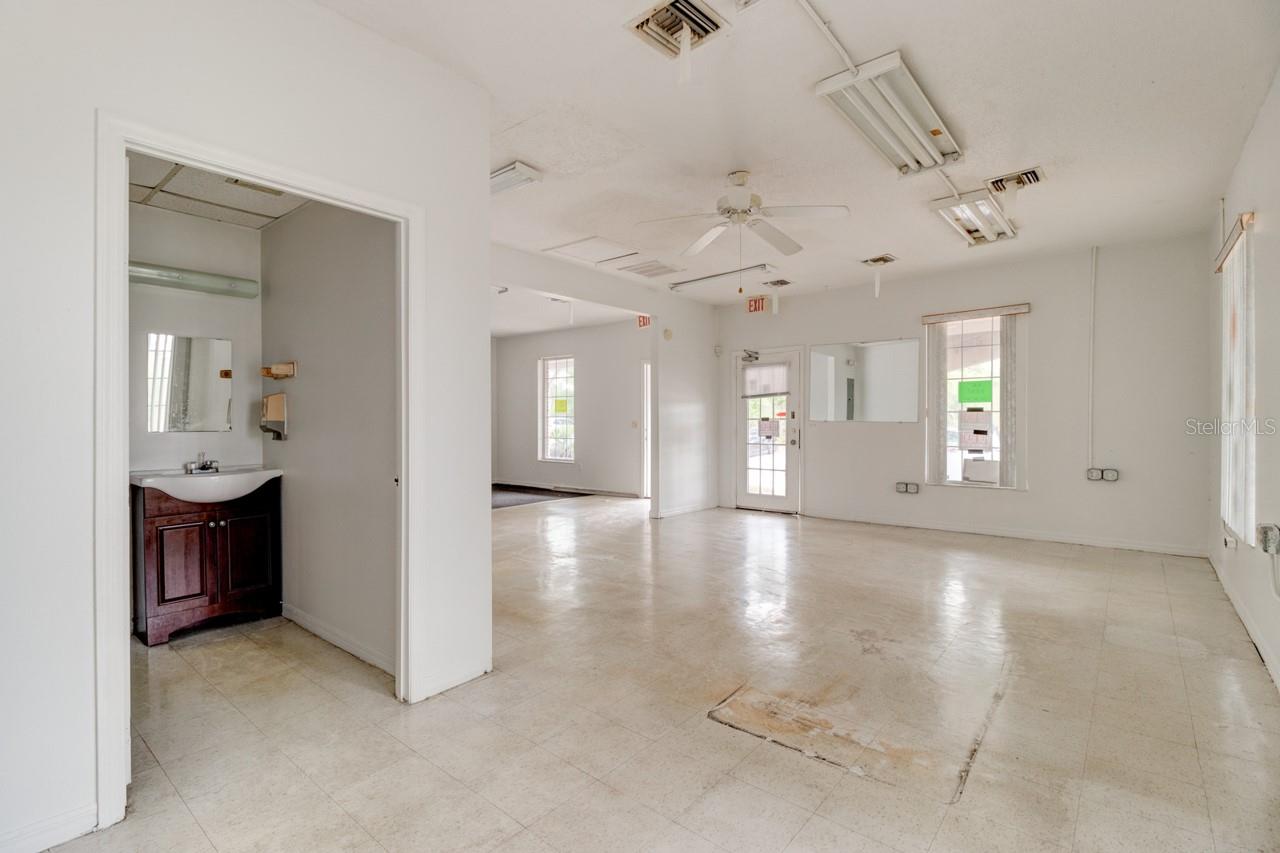 2820 Howland Blvd Property Photo 18