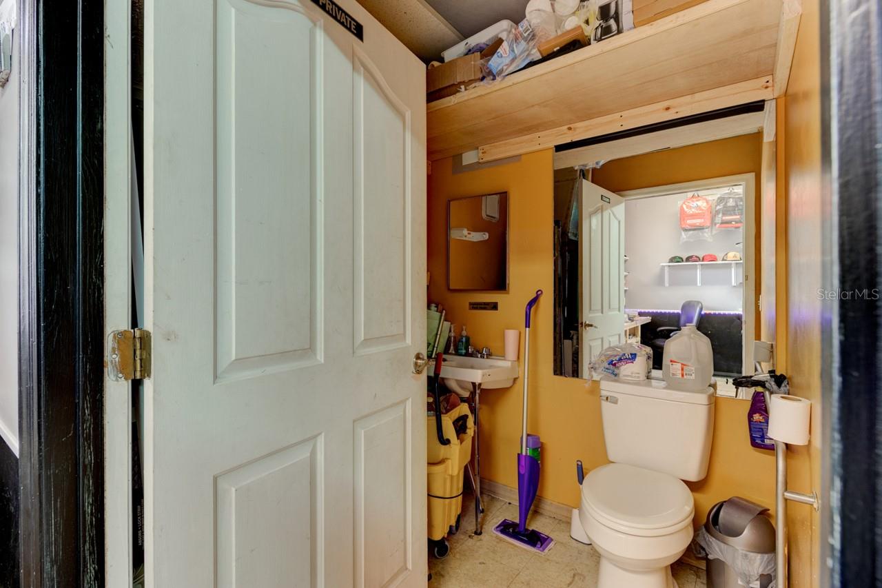 2820 Howland Blvd Property Photo 21