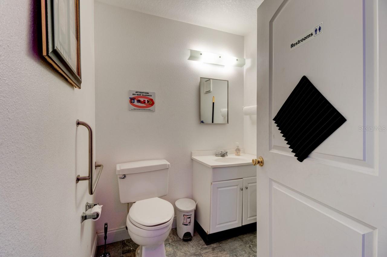 2820 Howland Blvd Property Photo 25