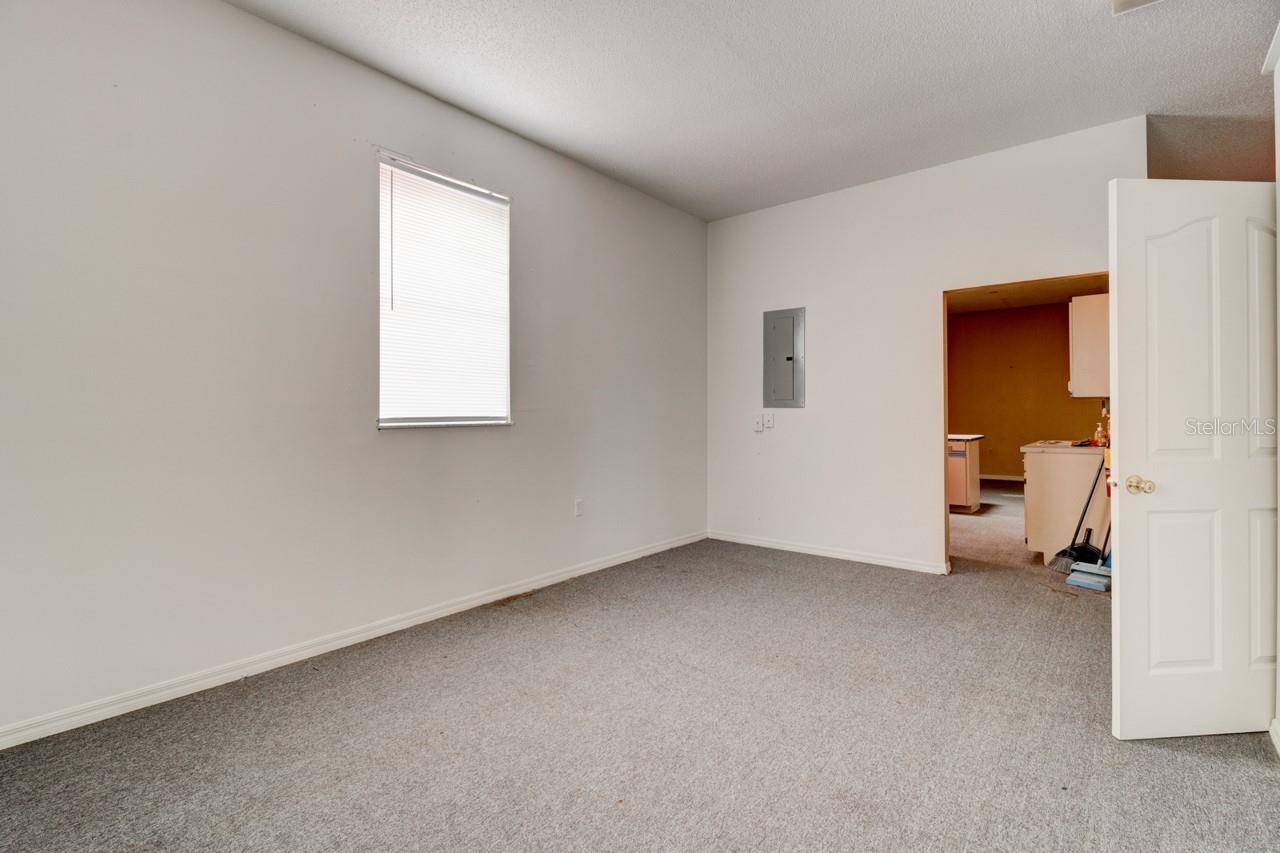 2820 Howland Blvd Property Photo 29