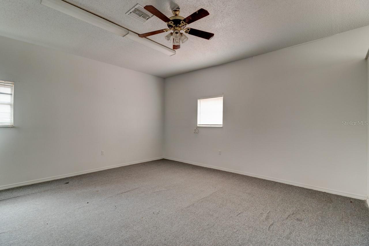 2820 Howland Blvd Property Photo 34