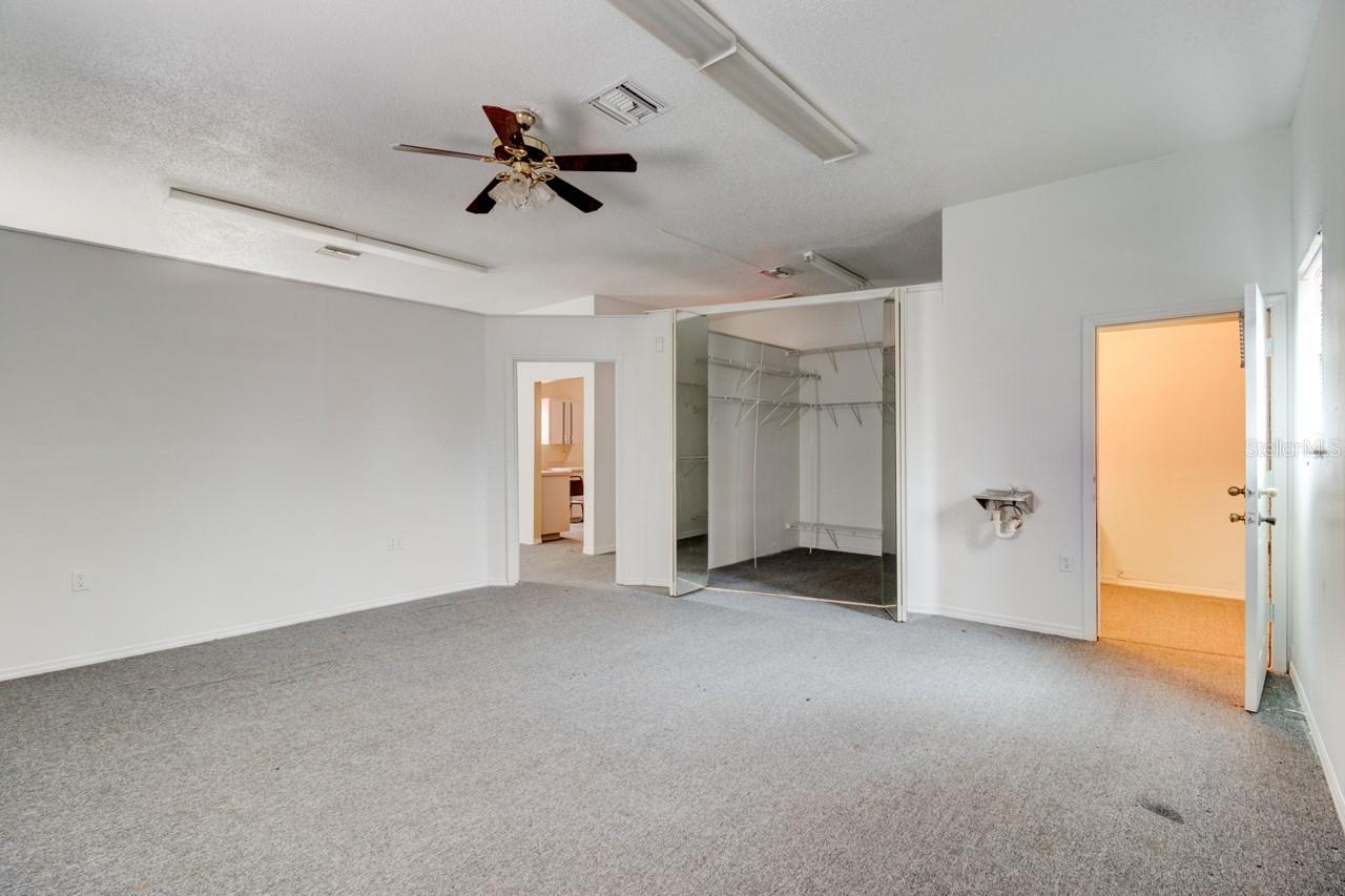 2820 Howland Blvd Property Photo 35