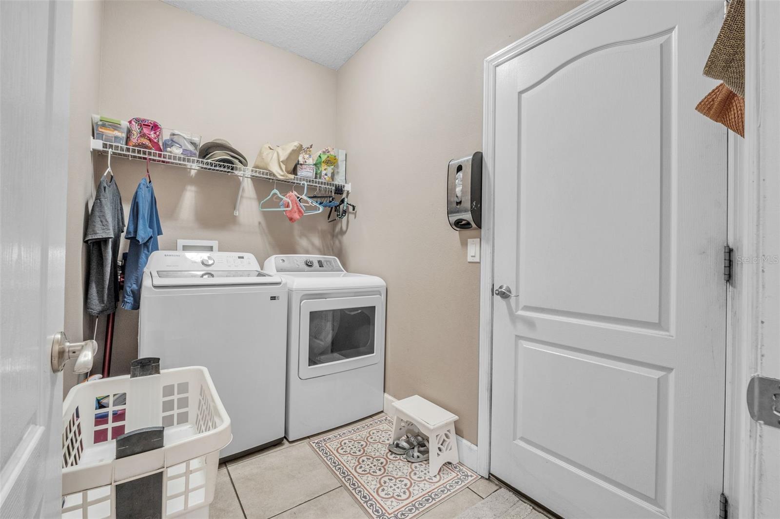 450 W Delaware Ave Property Photo 19